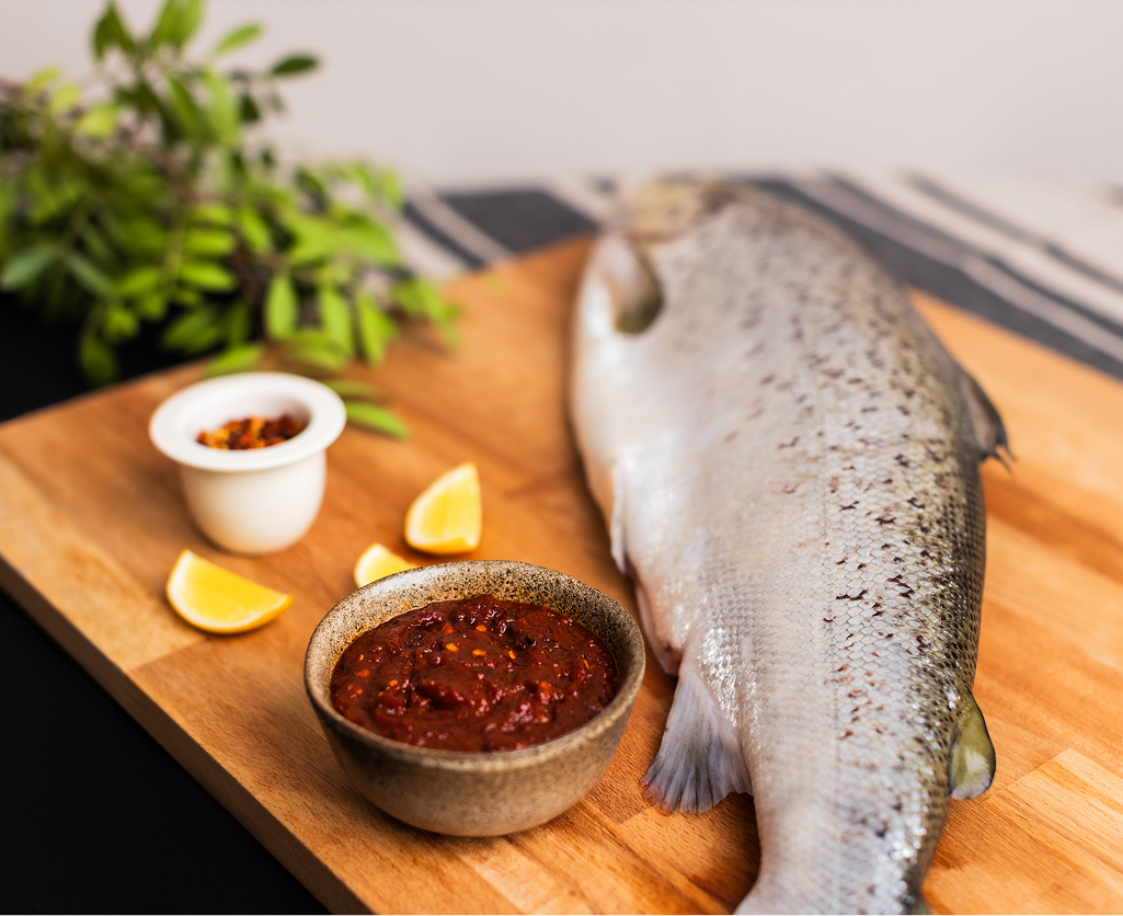 Dinner set: Whole salmon with chilli papaya marinade